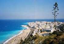 Auf dem Weg zur Akropolis, Blick auf Rhodos-Stadt bis zum Aquarium / Kap Koloumbournou (Nordspitze der Insel)