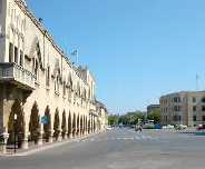 links Pr�fektur und die Strasse