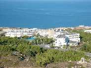 Haupthaus mit Rezeption, Bar, Geschaeft, Fitness etc.