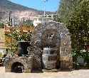 eine Enfield, ein indisches Motorrad mit englischer Kultur vor einem italienischen Hotel auf einer griechischen Insel :-)